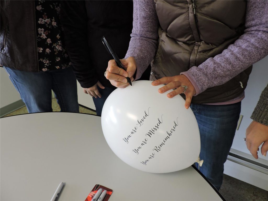 balloon signing
