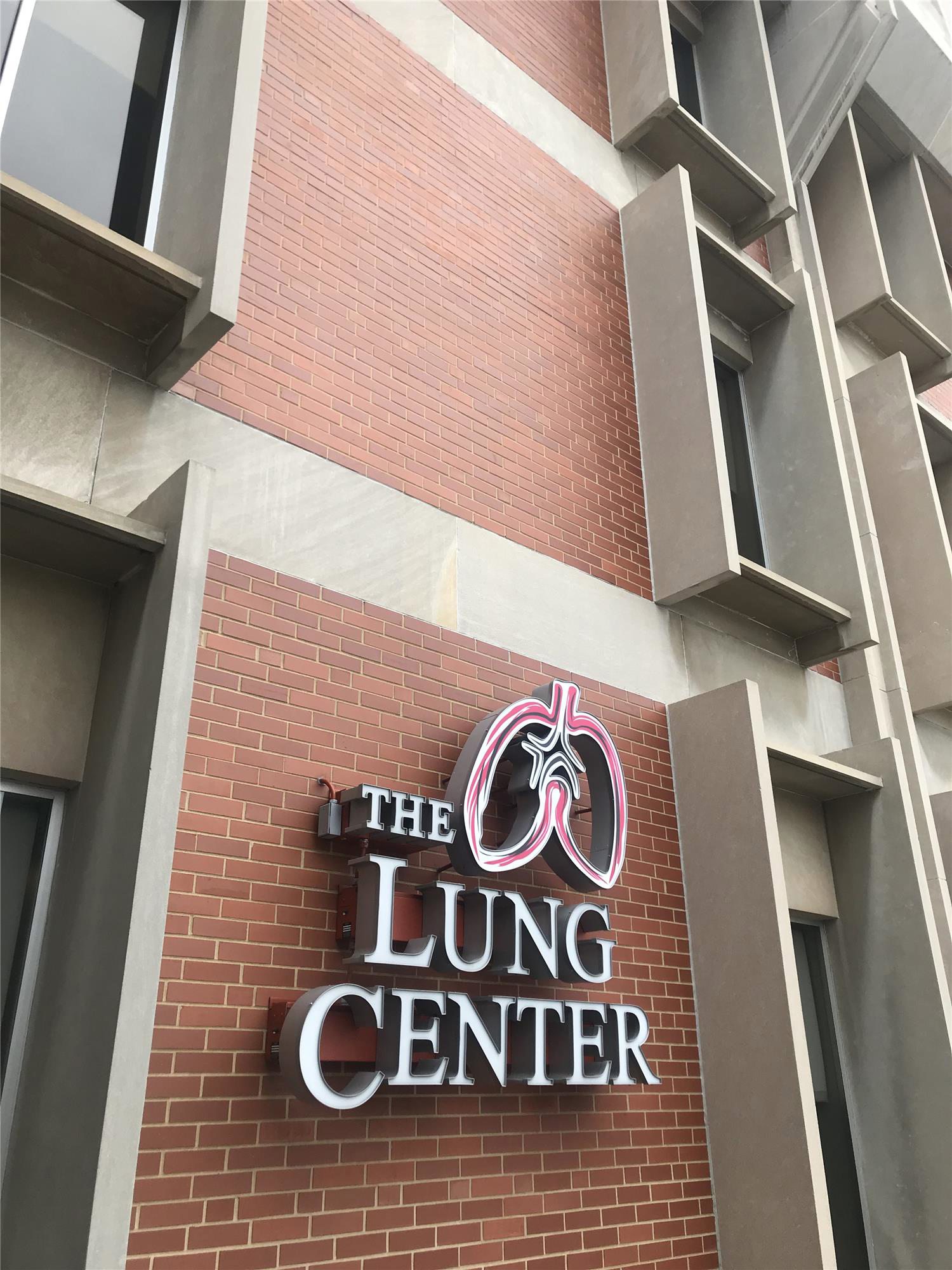 The Lung Center building logo